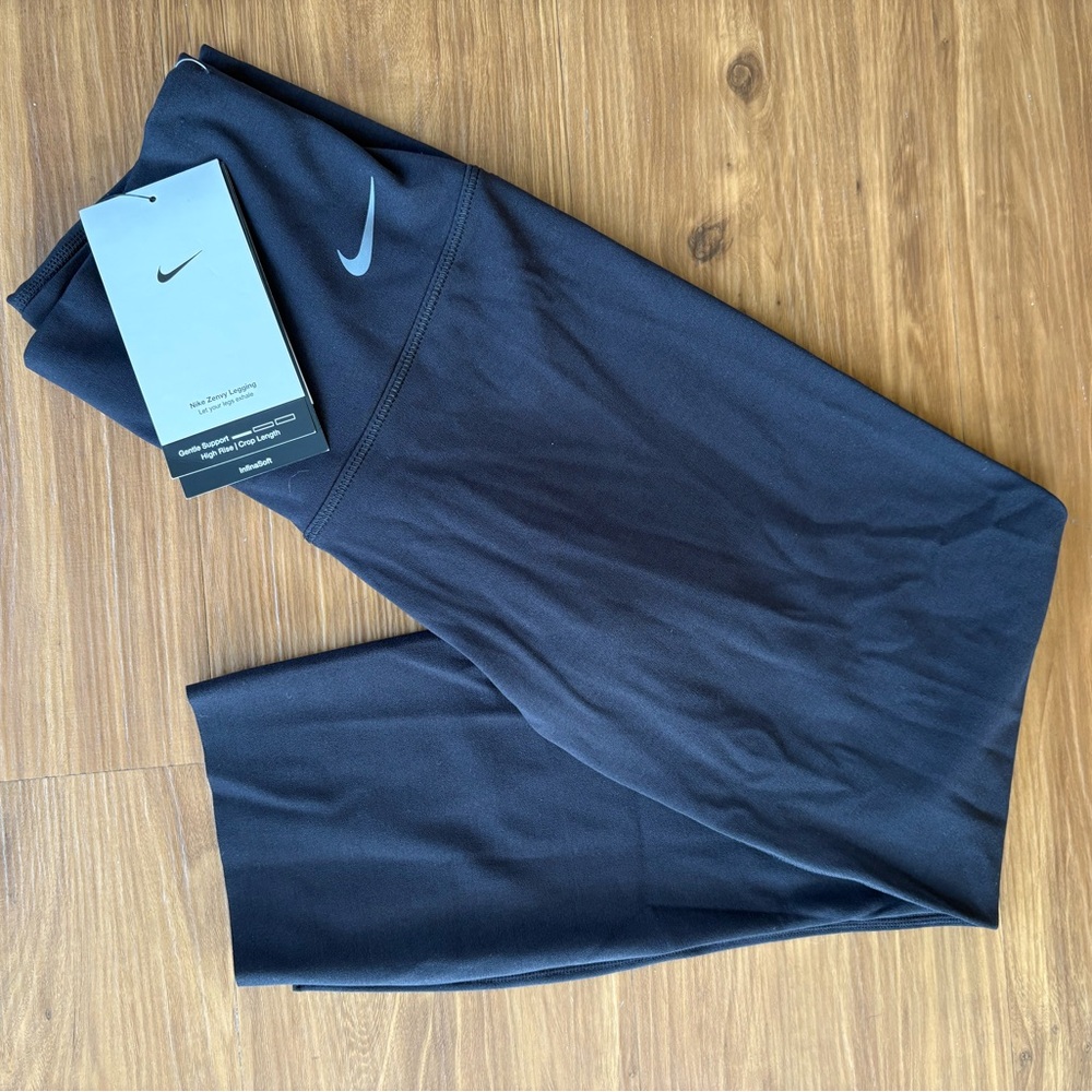 Nike Women's Black Crop Leggings